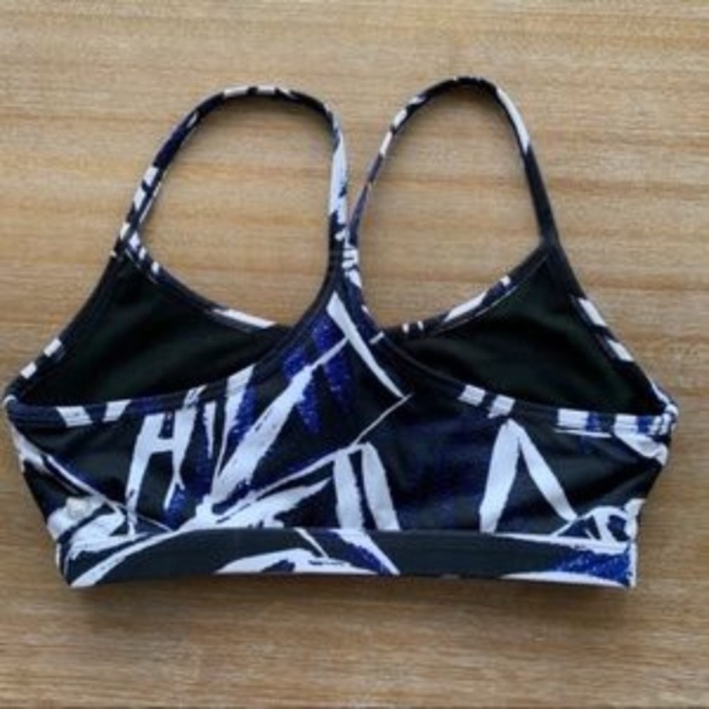 Fabletics Women’s Racerback Workout Sports Bra - Picture 2 of 5